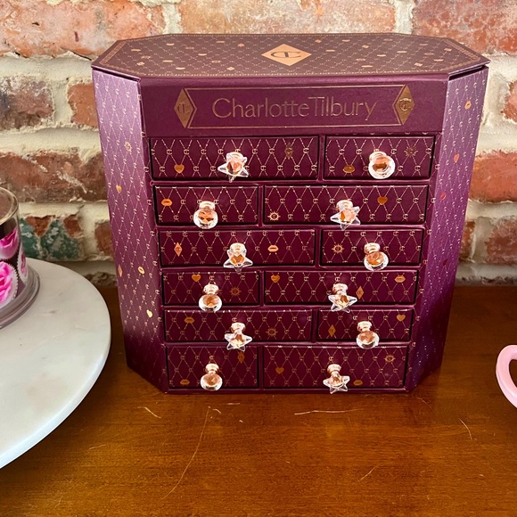 Charlotte Tilbury advent calendar skincare/ makeup display and storage box - Picture 2 of 5
